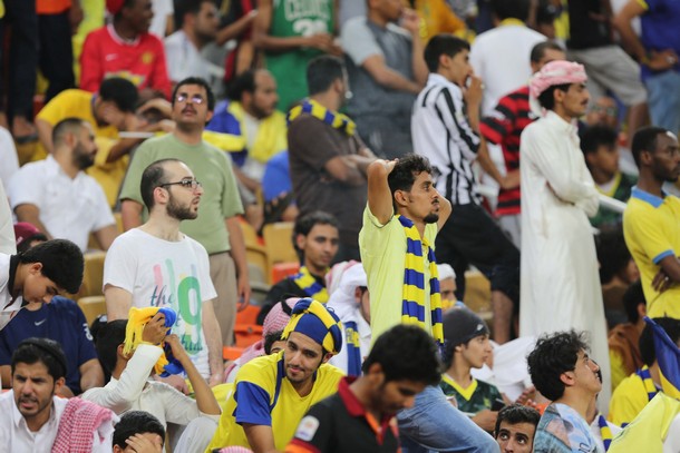 بكاء جمهور النصر , الحزن والدموع يخيم علي جماهيره