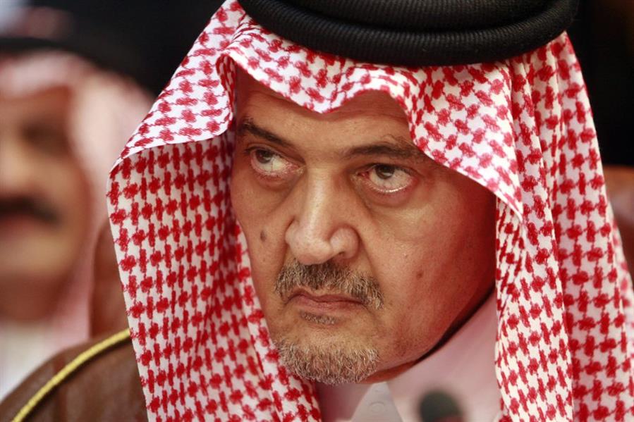 بكاء سعود الفيصل , وزير الخارجيه السابق يبكي لحزنه الشديد صور حزينه
