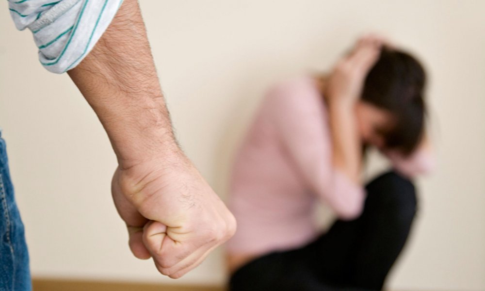 Muž udari ženu dok je trudna, šteta od udaranja žene dok je trudna - tužne slike
